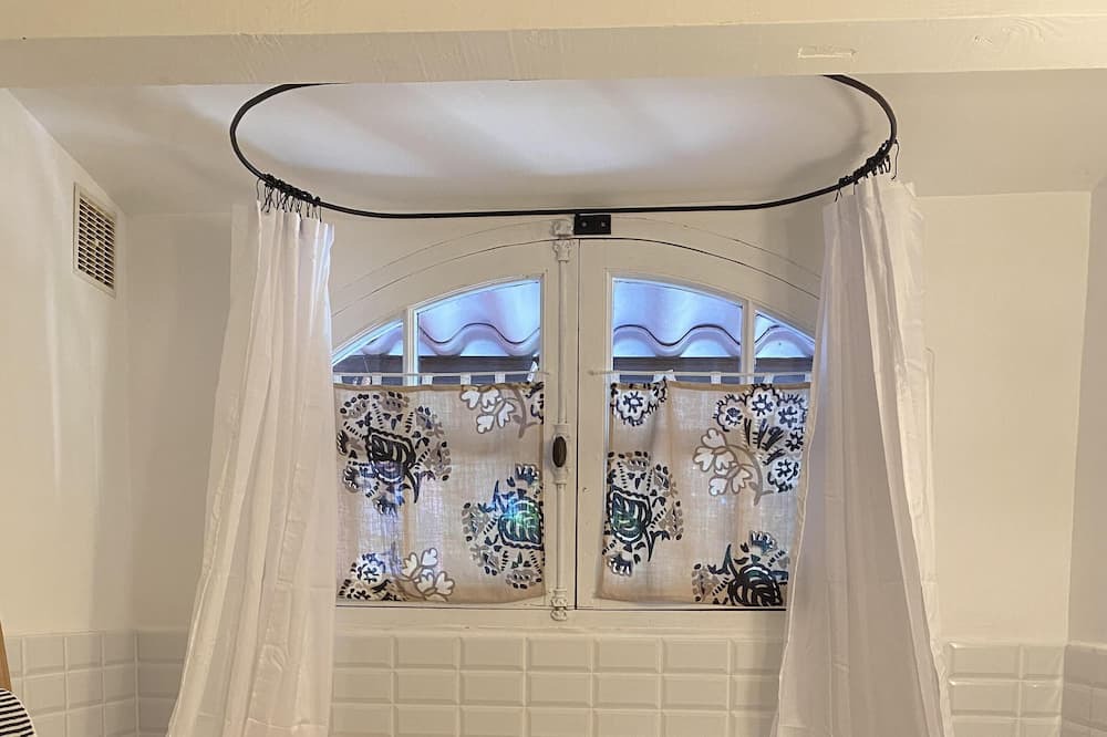 Photo of Bathroom in St.-Remy-de-Provence