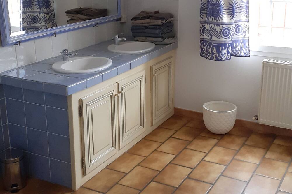 Photo of Bathroom in Aiglun