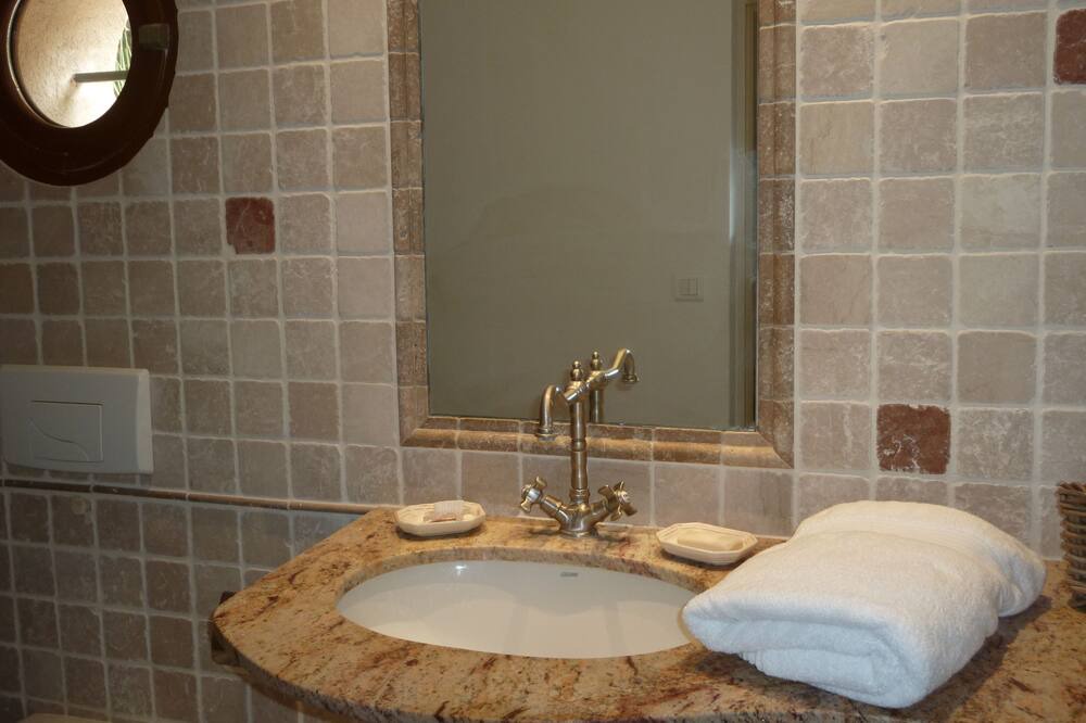 Photo of Bathroom in Bonnieux