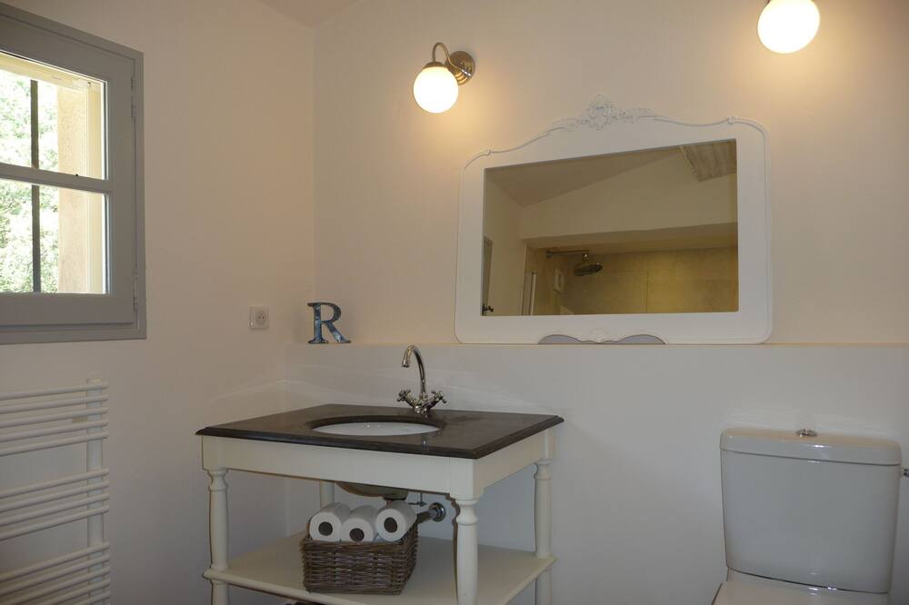 Photo of Bathroom in Bonnieux