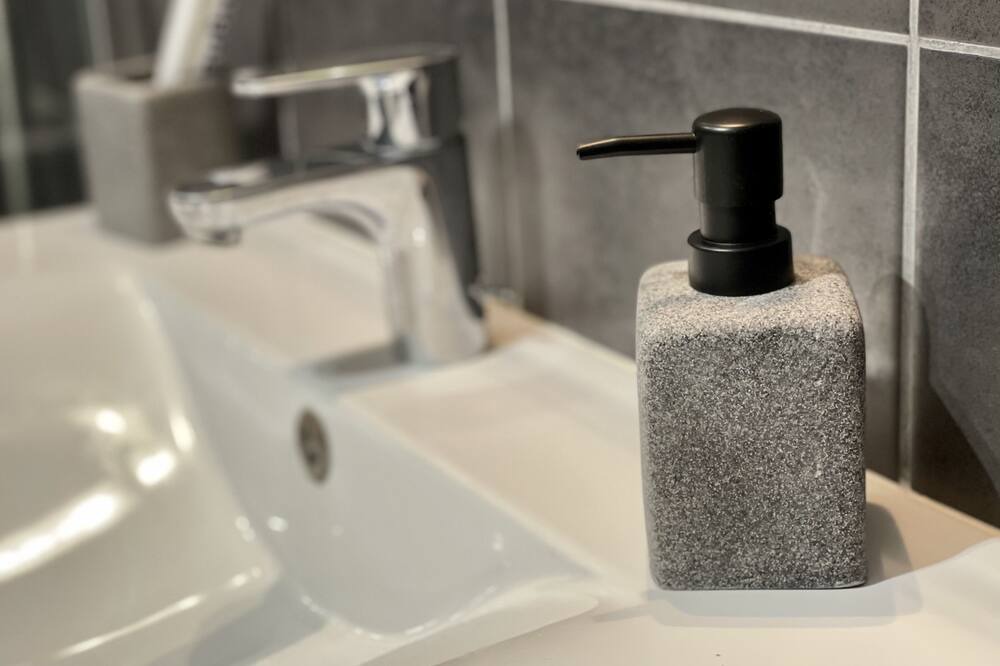 Photo of Bathroom in California - Pezou