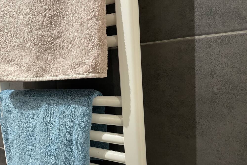 Photo of Bathroom in California - Pezou