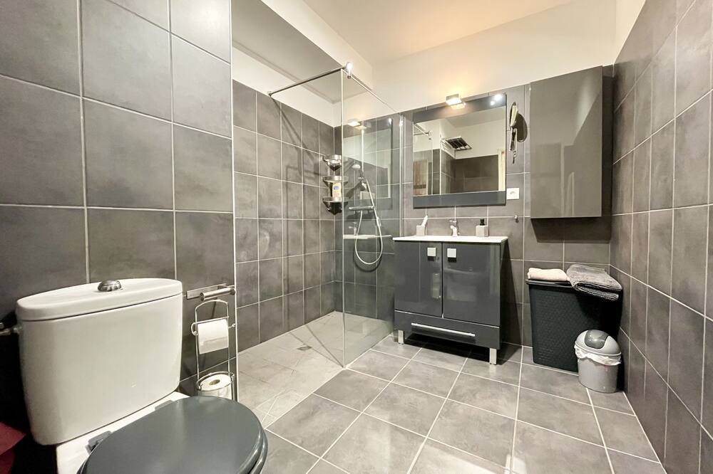 Photo of Bathroom in California - Pezou