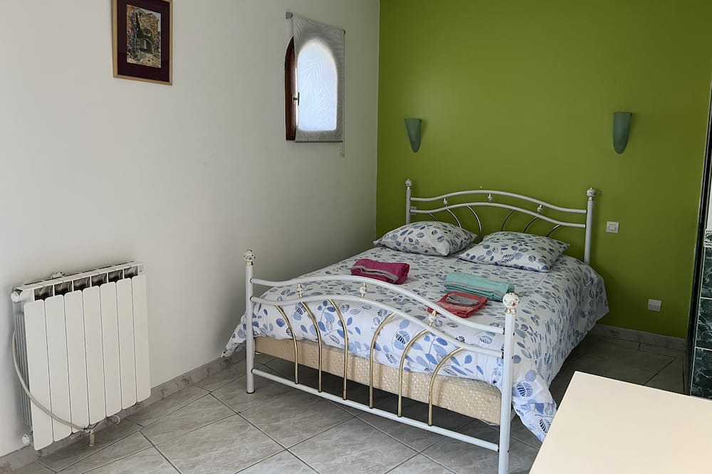 Photo of Bedroom in Villeneuve-les-Beziers
