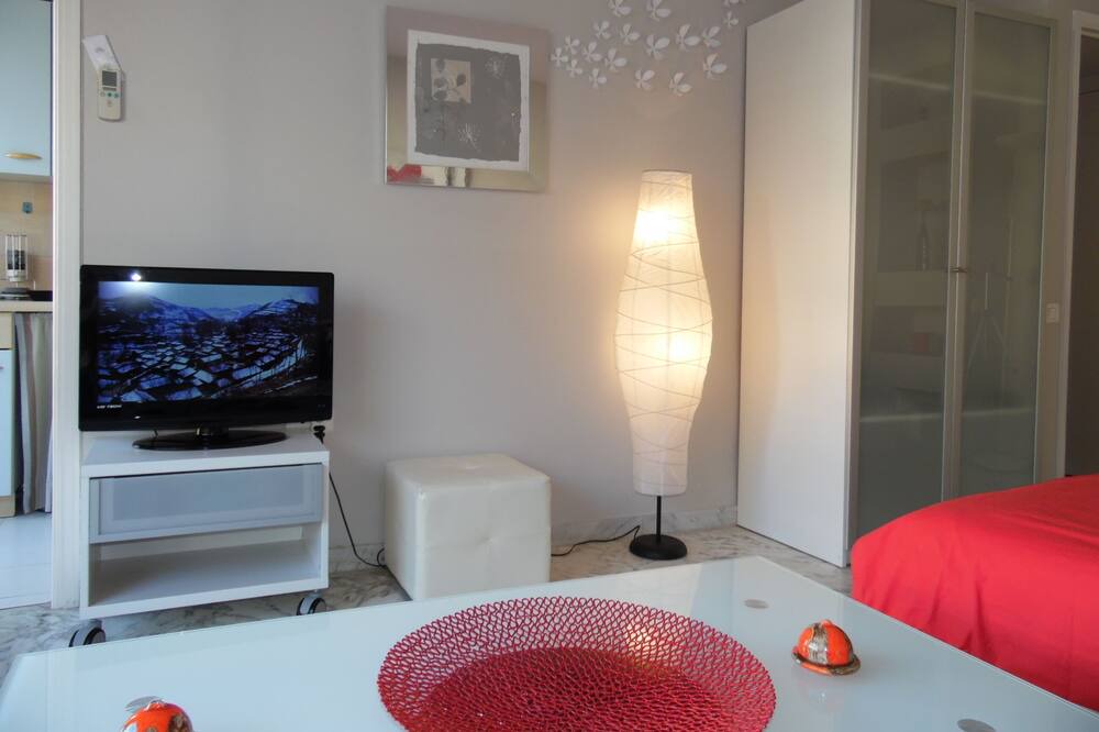Photo of Bedroom in California - Pezou