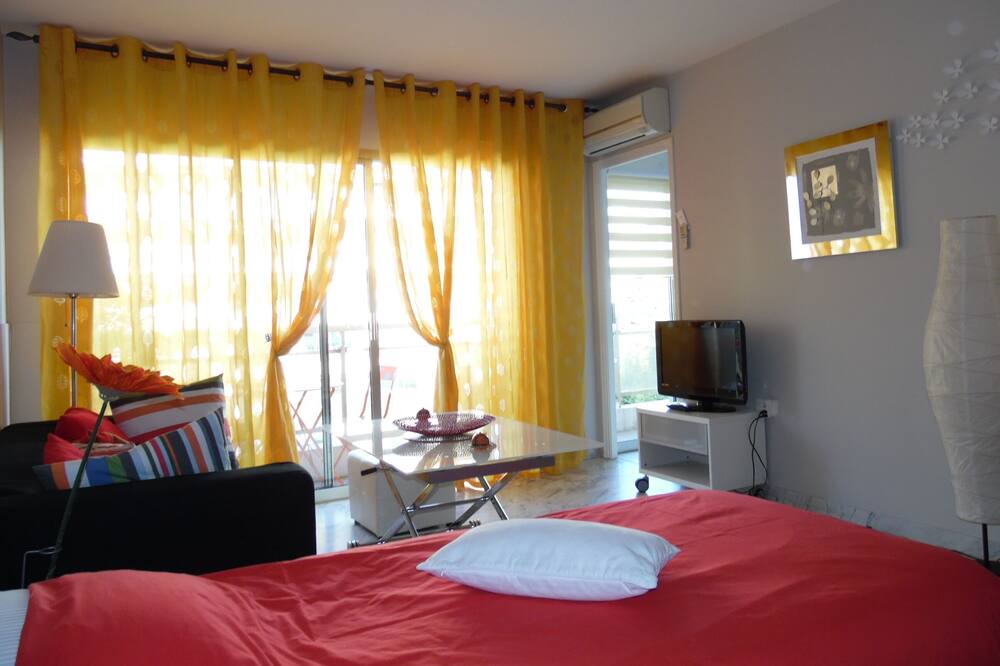 Photo of Bedroom in California - Pezou