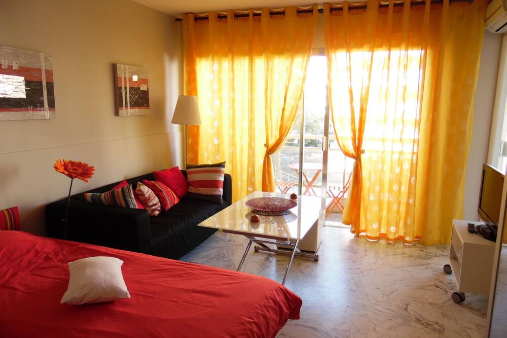 Photo of Bedroom in California - Pezou