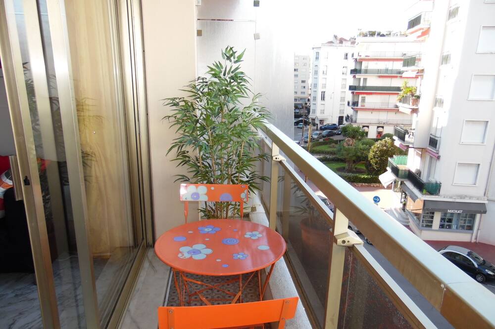 Photo of Patio Balcony in California - Pezou