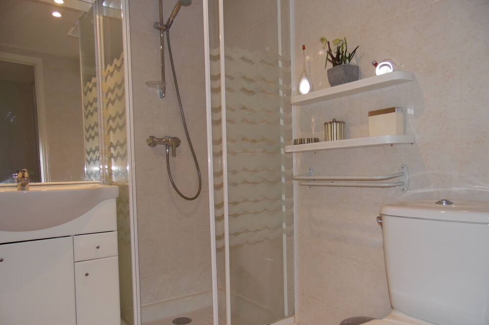 Photo of Bathroom in California - Pezou