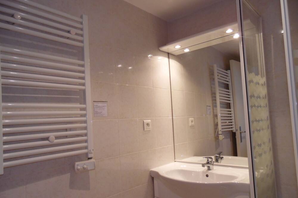 Photo of Bathroom in California - Pezou