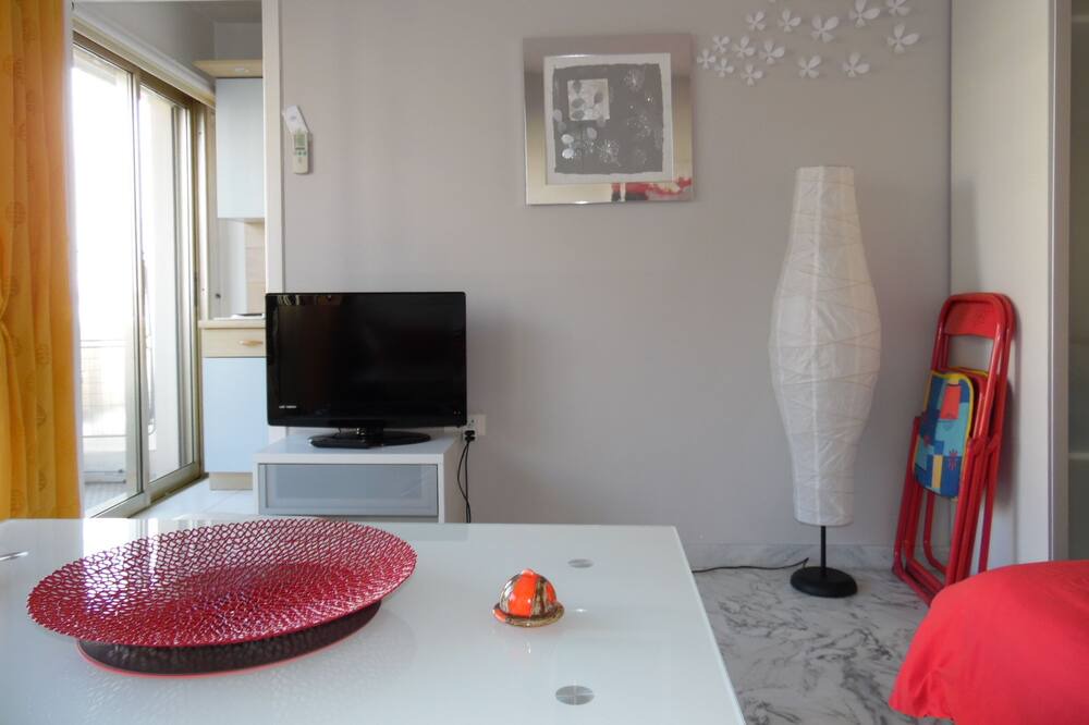Photo of Livingroom in California - Pezou