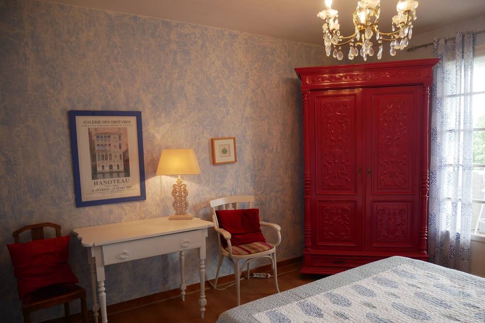 Photo of Bedroom in Quartier des Espesses
