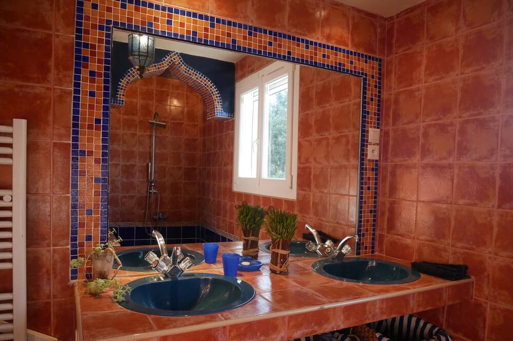 Photo of Bathroom in Quartier des Espesses