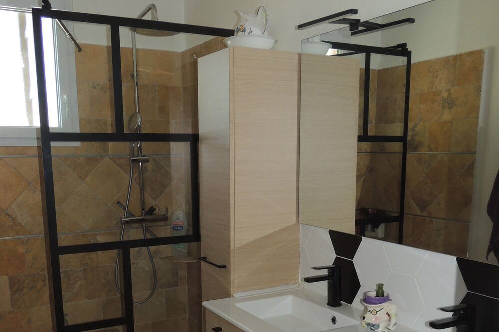 Photo of Bathroom in Eyguieres