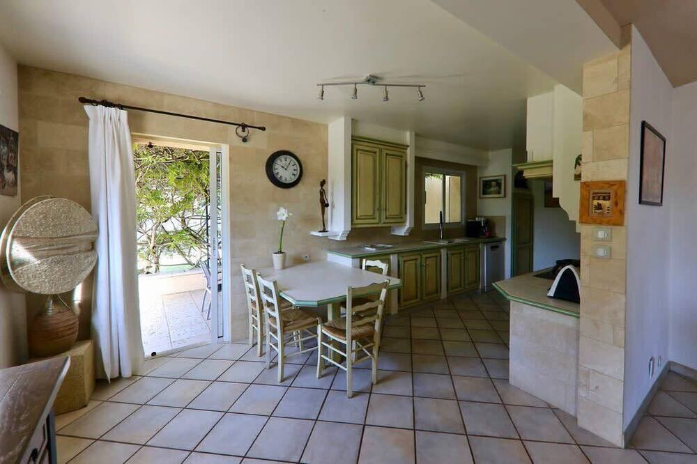 Photo of Livingroom in Lambesc