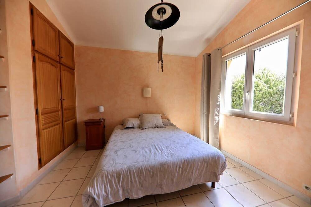Photo of Bedroom in Lambesc