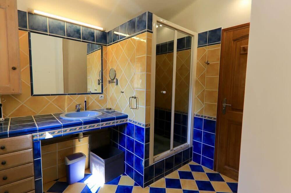 Photo of Bathroom in Lambesc