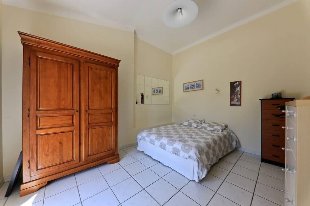 Photo of Bedroom in Lambesc