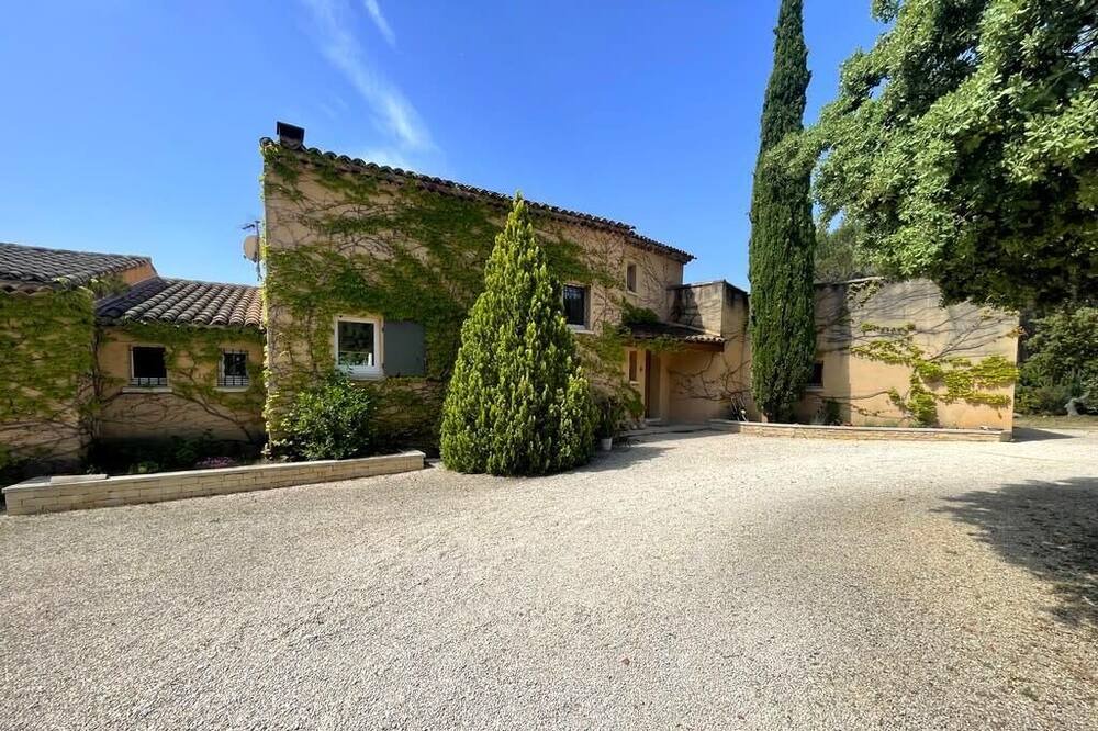 Photo of Outdoor in Lambesc