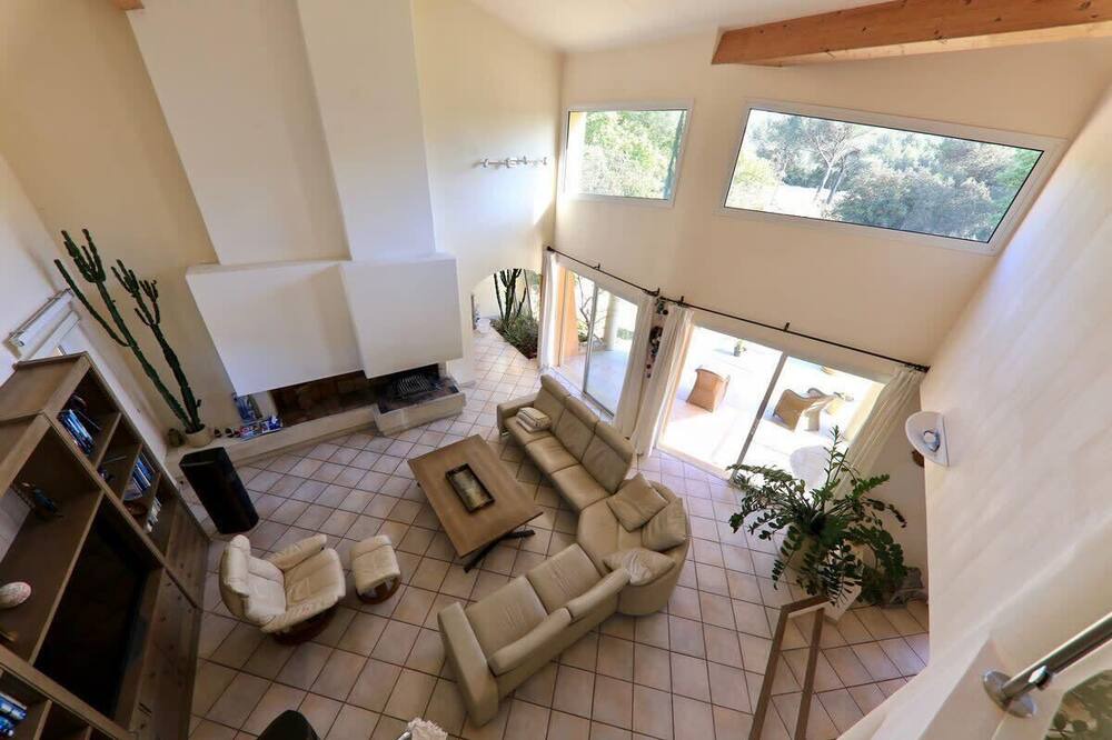 Photo of Livingroom in Lambesc