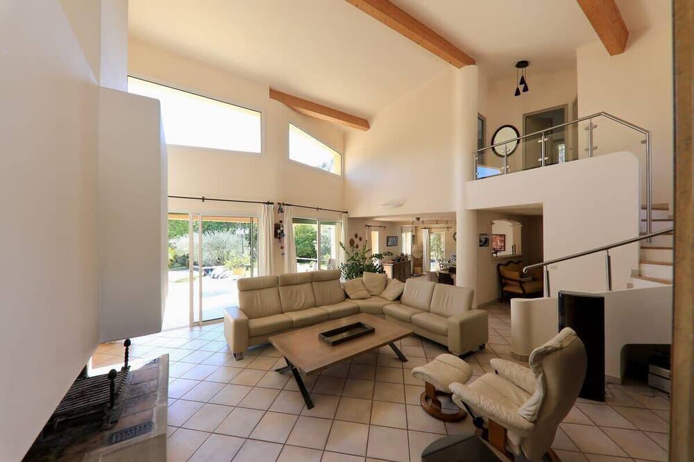 Photo of Livingroom in Lambesc