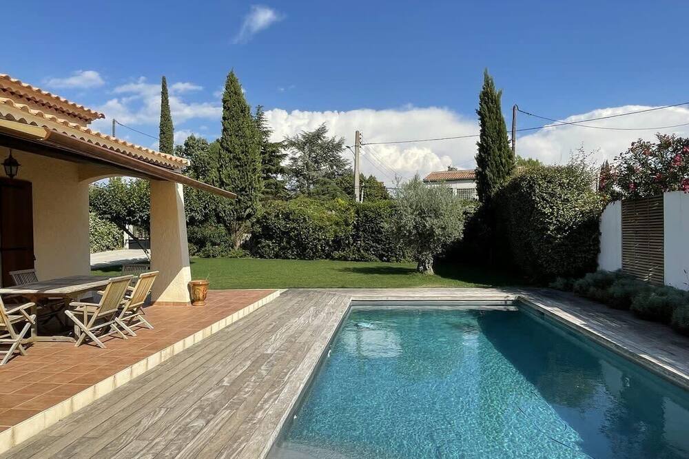 Photo of Outdoor in Lambesc