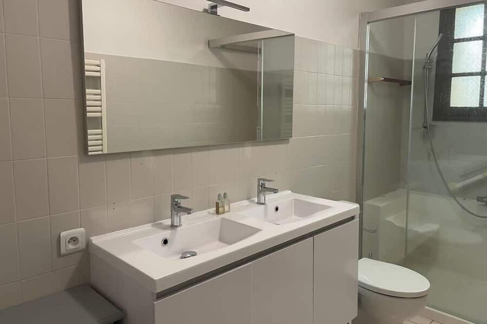 Photo of Bathroom in Lambesc