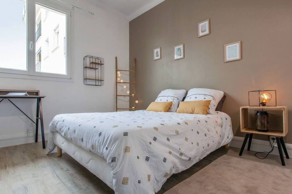 Photo of Bedroom in Nimes City Centre