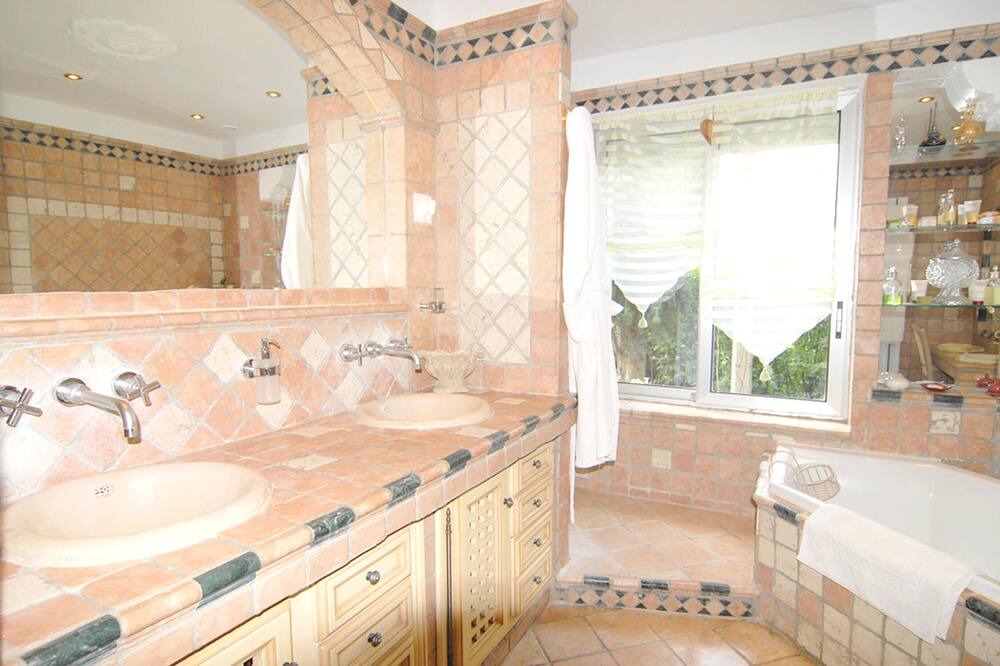 Photo of Bathroom in Orgon