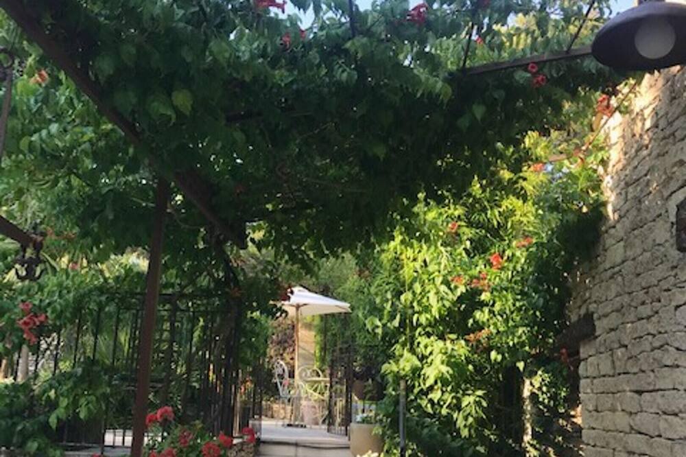 Photo of Outdoor in Orgon