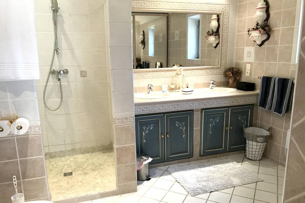 Photo of Bathroom in Orgon