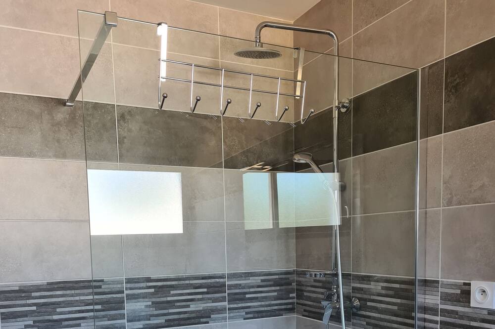 Photo of Bathroom in Deaux