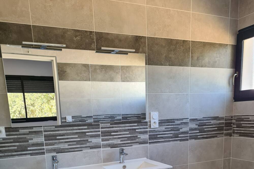 Photo of Bathroom in Deaux