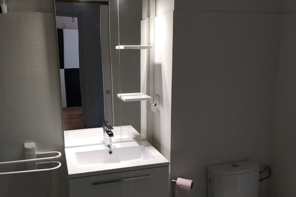 Photo of Bathroom in Millau