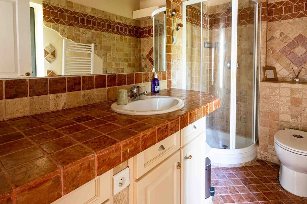 Photo of Bathroom in Les Baux-de-Provence
