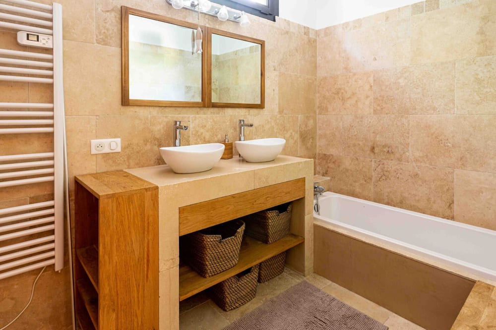 Photo of Bathroom in Les Baux-de-Provence