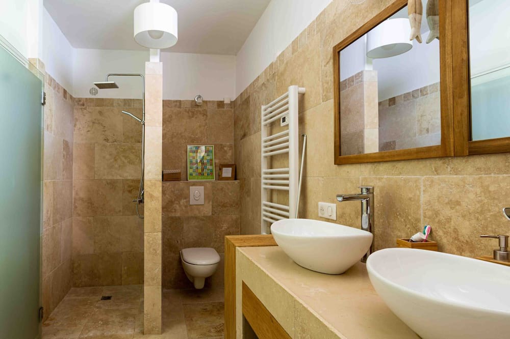Photo of Bathroom in Les Baux-de-Provence