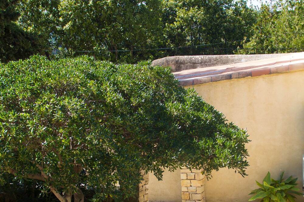 Photo of Outdoor in Lambesc