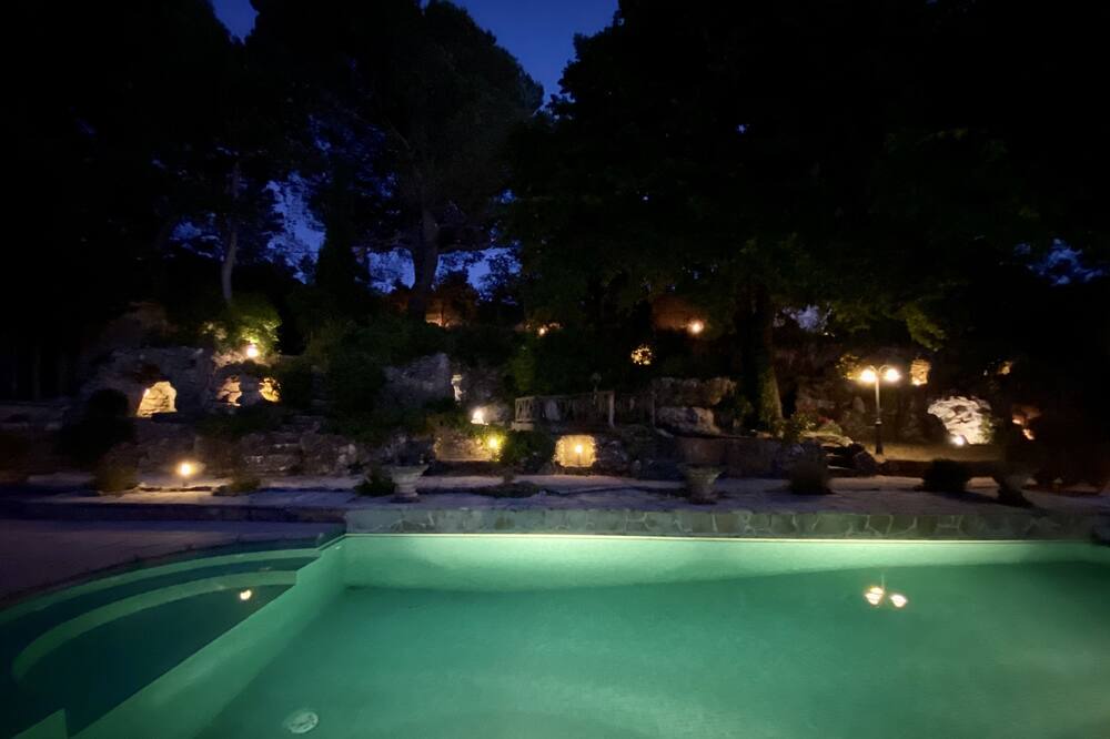 Photo of Outdoor in Lambesc