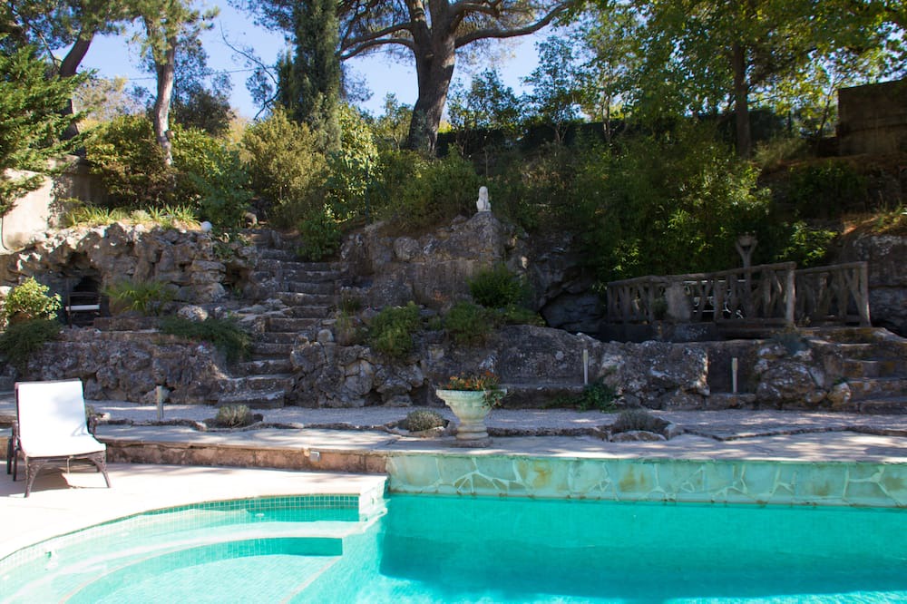 Photo of Outdoor in Lambesc