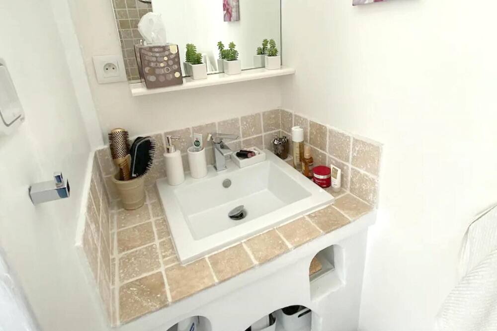 Photo of Bathroom in Tourrettes