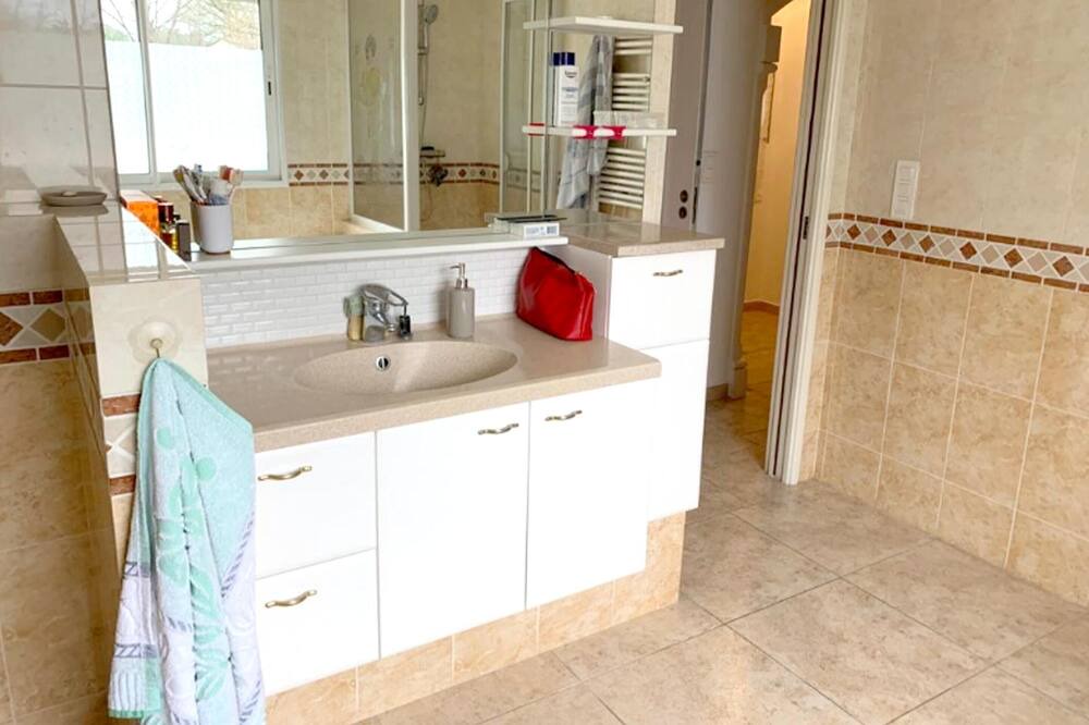 Photo of Bathroom in Tourrettes