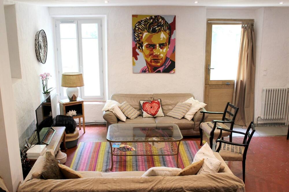 Photo of Livingroom in Villeneuve