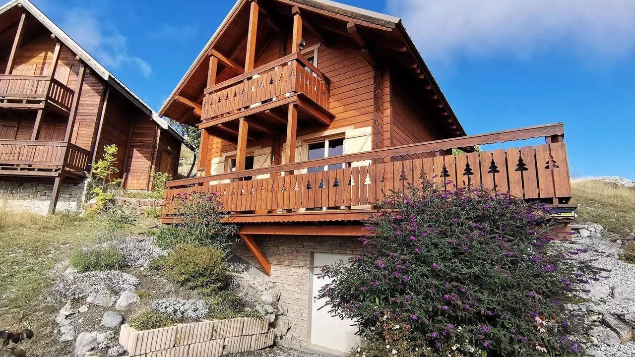 Photo of Buildings in Reallon