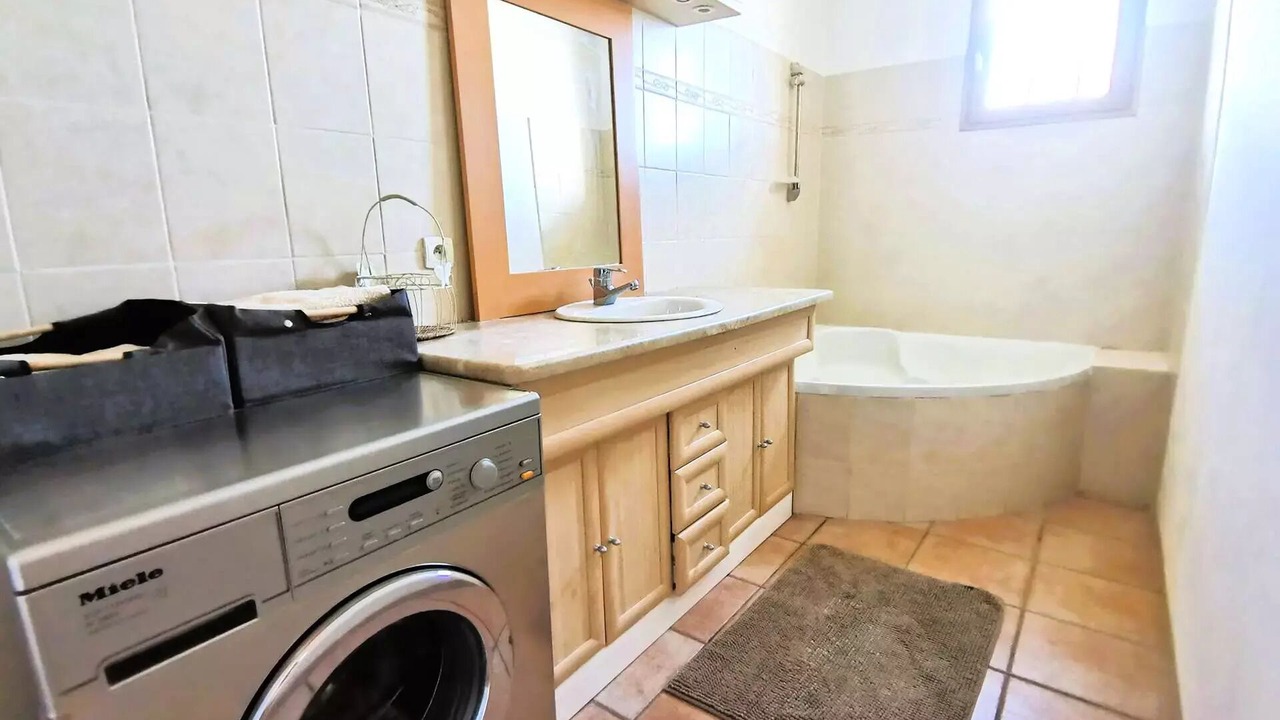 Photo of Bathroom in Reallon