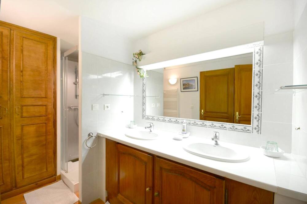 Photo of Bathroom in Ceyreste