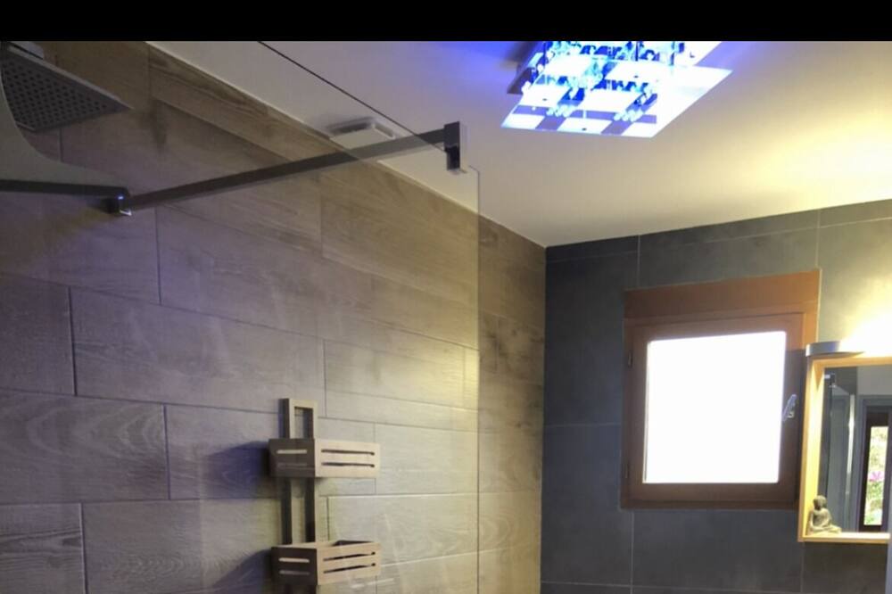 Photo of Bathroom in Cuges-les-Pins