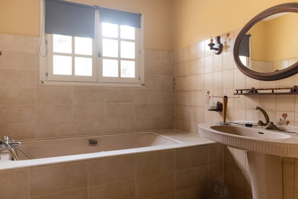 Photo of Bathroom in Quartier des Espesses
