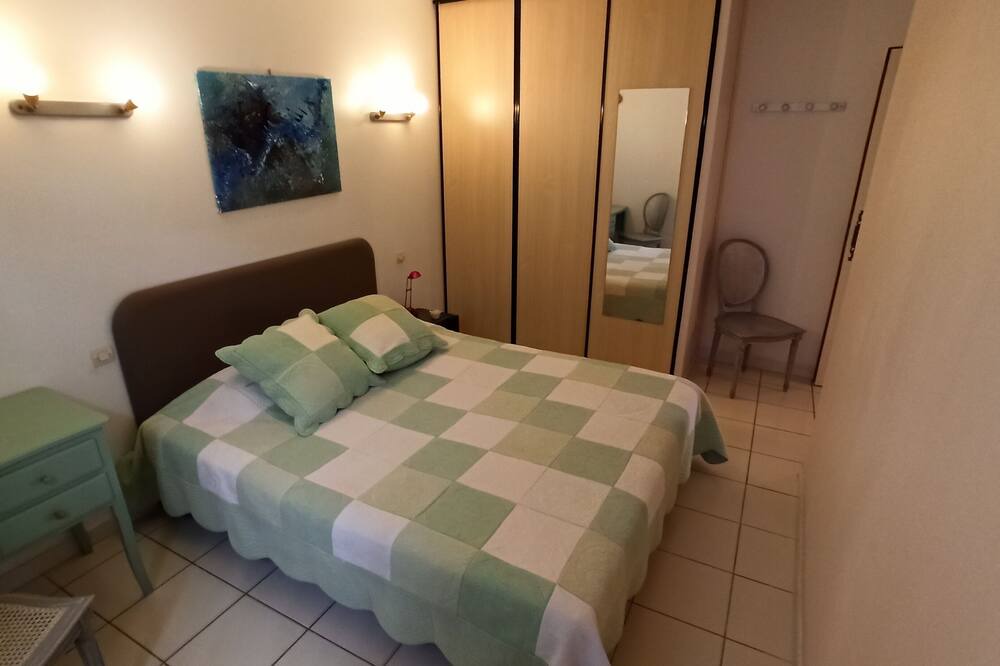 Photo of Bedroom in Villeneuve-les-Beziers