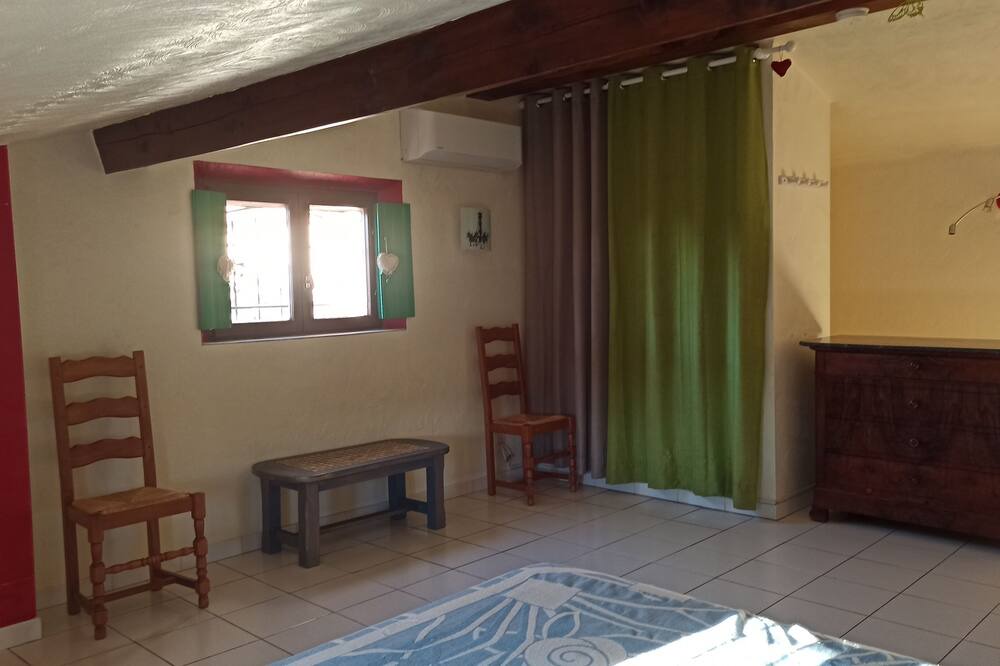 Photo of Bedroom in Villeneuve-les-Beziers